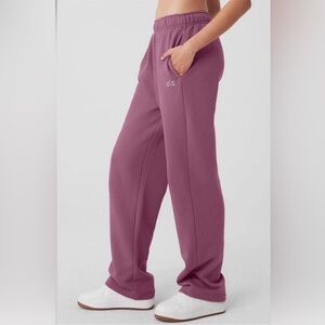 Alo Accolade Straight Leg Sweatpant, Soft Mulberry, Size M